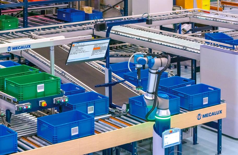Robot arm picking from blue and green totes on a conveyor system